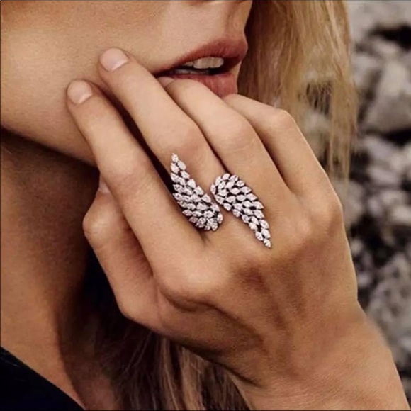 White gold plated crystal ring - Picture 1 of 1